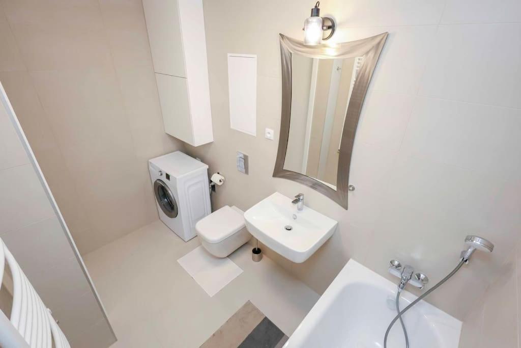 Danubius One - Spacious Apartment W Free Parking Bratislava Exterior photo