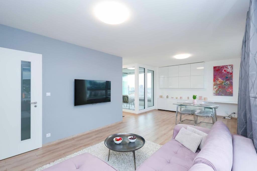 Danubius One - Spacious Apartment W Free Parking Bratislava Exterior photo