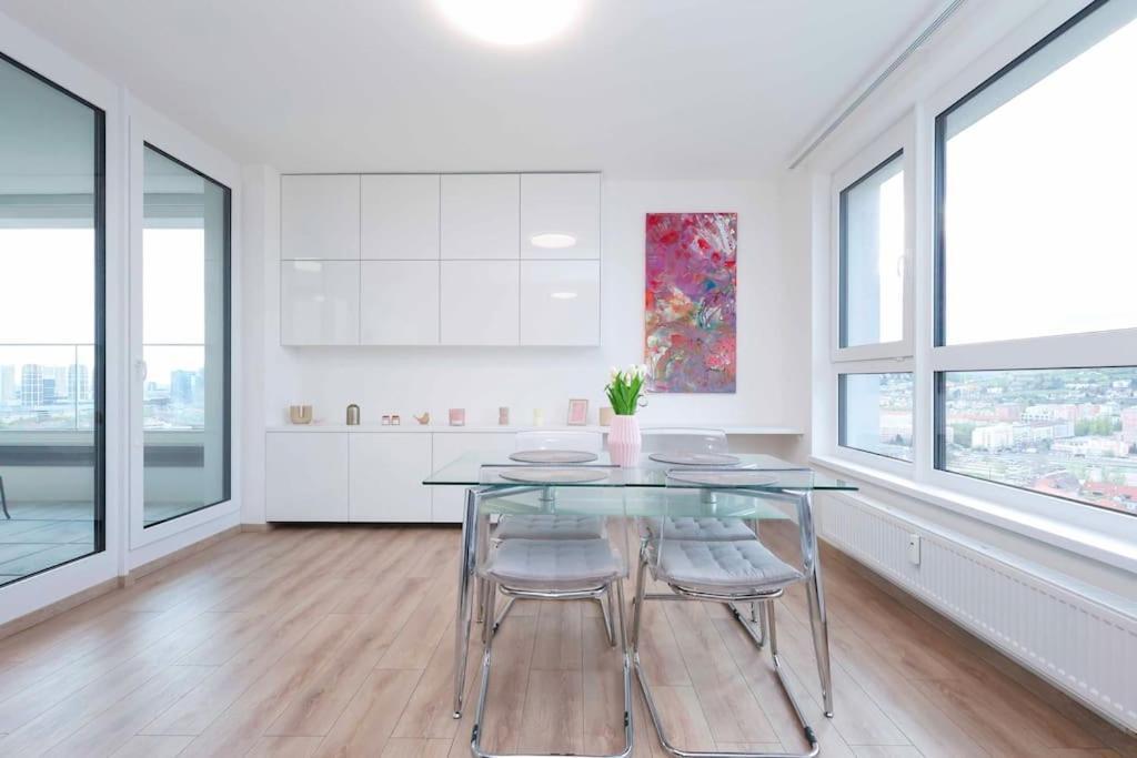 Danubius One - Spacious Apartment W Free Parking Bratislava Exterior photo