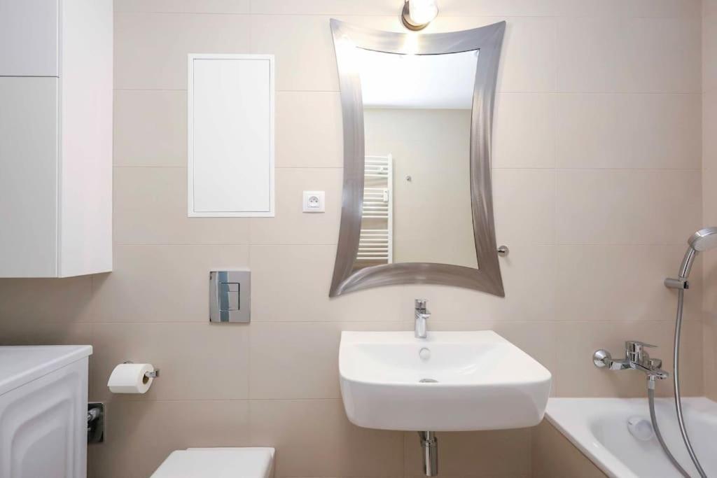 Danubius One - Spacious Apartment W Free Parking Bratislava Exterior photo