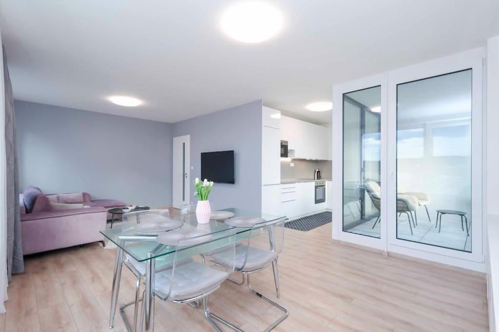 Danubius One - Spacious Apartment W Free Parking Bratislava Exterior photo