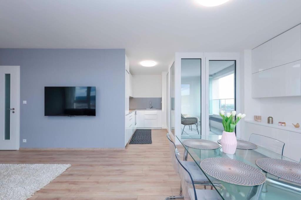 Danubius One - Spacious Apartment W Free Parking Bratislava Exterior photo